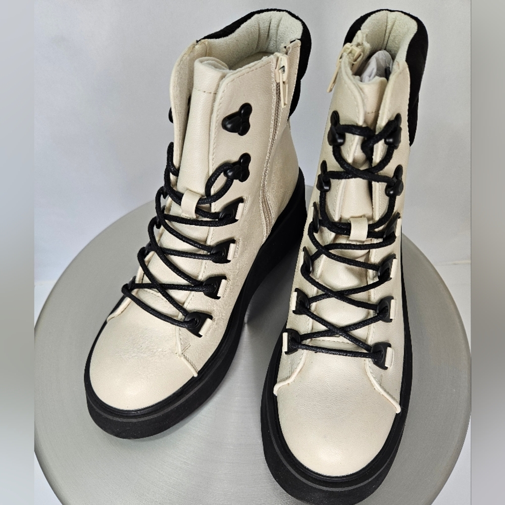 Women's Rocket Dog Handle Bone Platform Hiker Boots Size 7 1/2 NEW